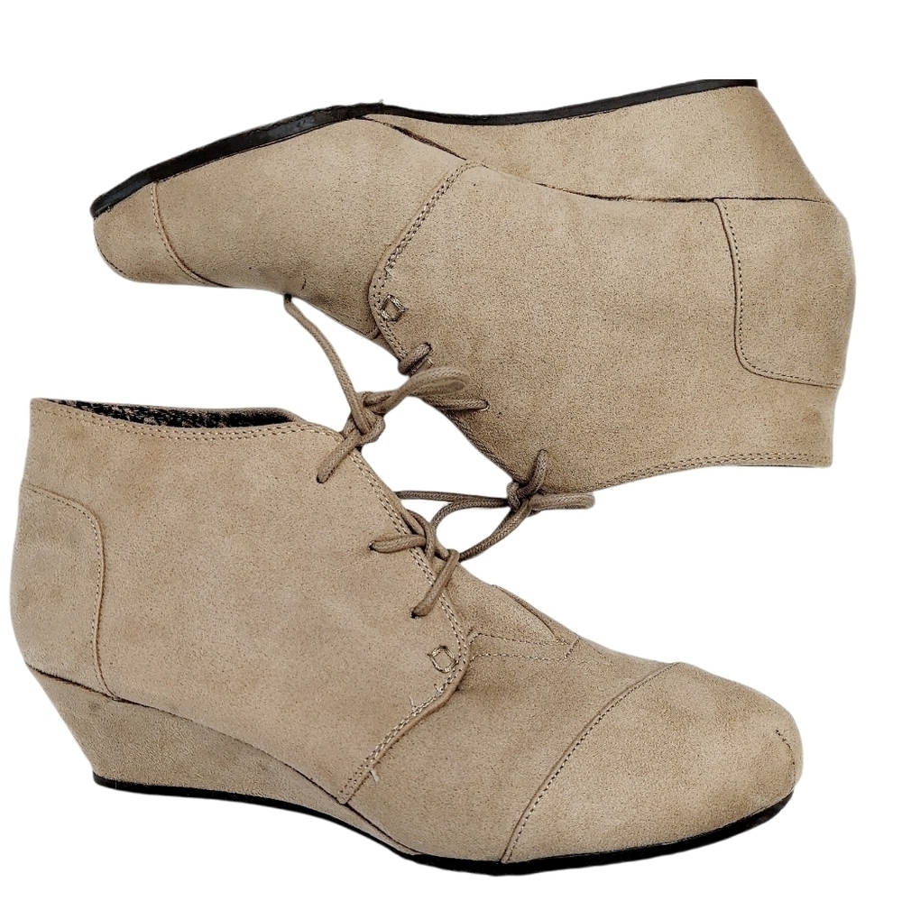 Marbella Edge Bootie Womens Wedge Ankle Boots US 9.5  Taupe Faux Suede NWOB